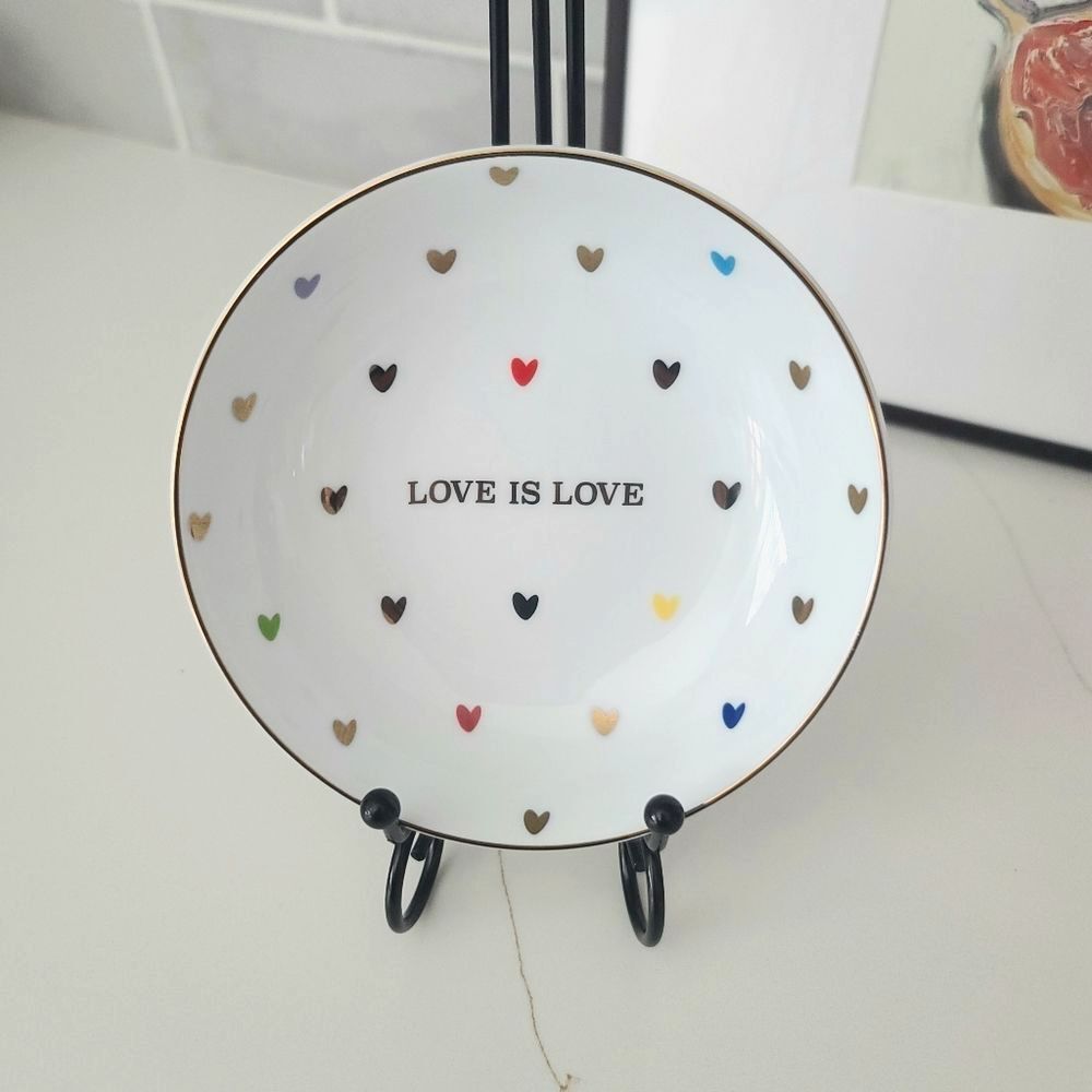 LOVE IS LOVE Bowl William Sonoma Pottery Barn Human Rights Campaign 2017~Hearts